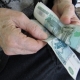 Пожилая омичка хотела получить выплаты и отдала мошенникам почти 1,5 млн рублей