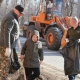 Мэр Шелест вместе с сотрудниками и школьником поучаствовал в уборке Московки