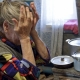 72-летнюю жительницу Кировского округа ограбил квартирант, выхватив из рук телефон