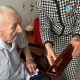 Омский министр труда лично поблагодарила ветерана Николая Тележенко за подвиг и труд