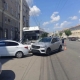 В Омске у «Голубого огонька» автобус с 40 пассажирами протаранил столб и три легковушки