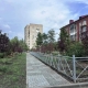 На Иртышской набережной высажено более 80 крупномерных деревьев