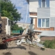 На юге Омской области мусоровоз въехал в жилой дом