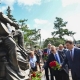 В Омске губернатор Хоценко и вице-премьер Оверчук открыли памятник Высоцкому