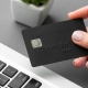 Пятерых омичей, продавших свои карты аферистам, накажут