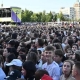 Поймали подростков, разгромивших клумбу в центре Омска
