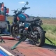 Под Омском мотоциклист на Royal Enfield влетел в барьер