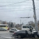 Возле парка им. 30 лет ВЛКСМ Mercedes benz врезался в столб и загорелся