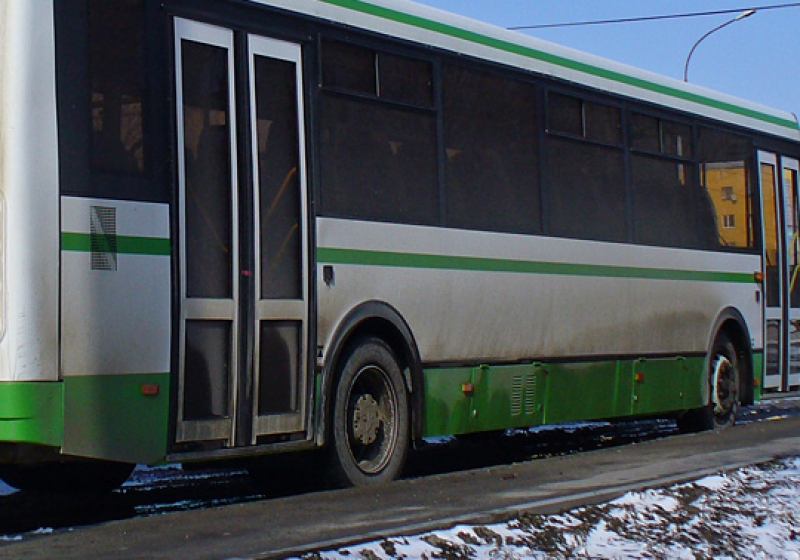Можно колеса автобус. Шина автобусная ЛИАЗ-766. Колесо автобуса ЛИАЗ. Сдутые колеса автобусов. Сдутые колеса у автобуса ЛИАЗ.