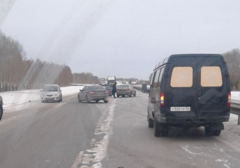 Трасса омск новосибирск. ДТП С дорожниками Омск. Трасса Новосибирск Омск номер. Мотели на трассе Иртыш около Новосибирска. Трасса Новосибирск Омск сегодня состояние.