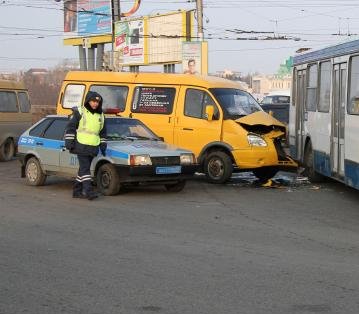 Омск едем. Авария с участием газели в Омске 2010 год. Газель фото Омск. Авария Кириши Газель маршрутка.