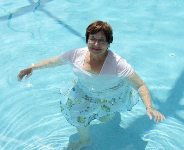 Толстые женщины в бассейне фото