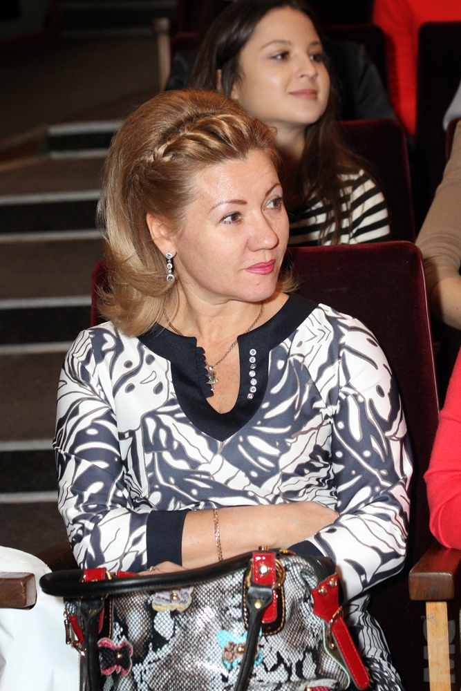 Когогин сергей анатольевич первая жена. Когогина альфия гумаровна первый муж. Жена директор. Советник когогина депутат. Жена директор.