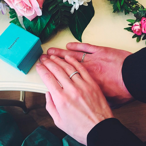 Предложения руки и сердца цветы с кольцом реальные