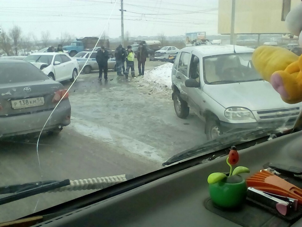 Авария в Омске вчера на левом берегу на Лукашевича.