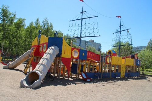 Все для детей: в Омске восстановили аварийную детскую площадку | Последние  Новости Омска и Омской области | БК55