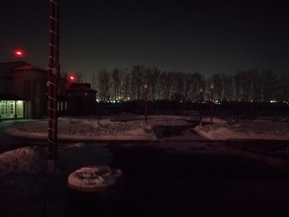 Вечер через 10. Птичья гавань Омск ночью. Темень. Сквер темноте. Омск фото.