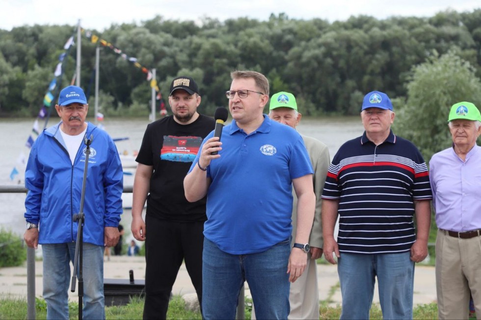 Била Церквада жігіт іздеп жүрген транс әйел