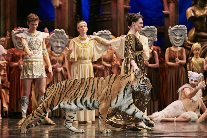 фото с сайта Новосибирского театра оперы и балета